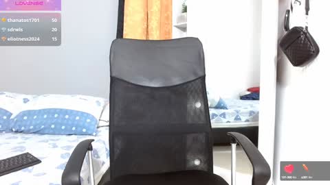 john_ssnow29 online show from December 6, 9:13 pm