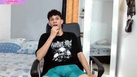 john_ssnow29 online show from December 19, 6:12 pm