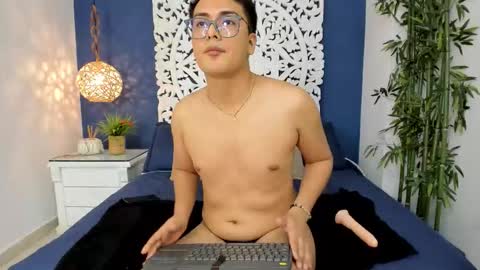 Snapshot of johnbelrose chatting on October 25, 8:14 pm johnbelrose online show from October 25, 8:14 pm