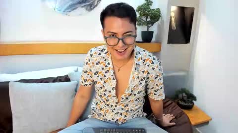 Snapshot of johnbelrose chatting on November 18, 7:18 pm johnbelrose online show from November 18, 7:18 pm