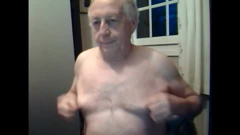 Snapshot of johnjohn6226623 chatting on February 4, 5:23 pm johnjohn6226 online show from February 4, 5:23 pm