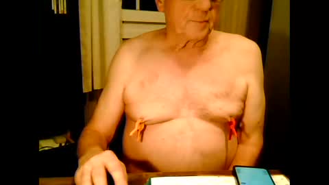 Snapshot of johnjohn6226623 chatting on December 17, 4:35 pm johnjohn6226 online show from December 17, 4:35 pm