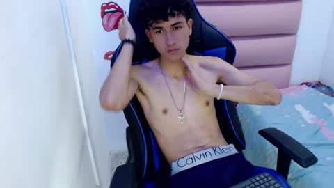 johnny_cagee online show from December 6, 9:32 am