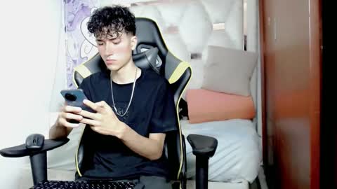 johnny_cagee online show from December 1, 3:33 am