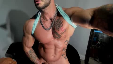 Snapshot of johnnyfun_xxx chatting on October 29, 3:20 am Johnnystrongarms online show from October 29, 3:20 am