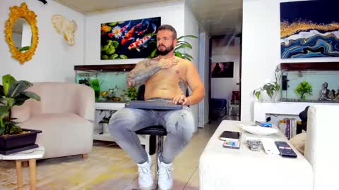 JOHNNY online show from March 8, 9:29 pm