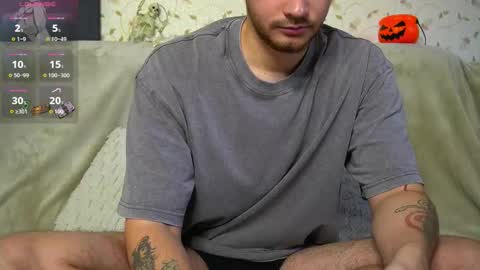 Snapshot of johnstoneisland chatting on November 5, 7:52 am John online show from November 5, 7:52 am