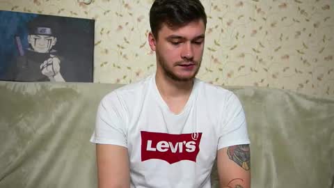 Snapshot of johnstoneisland chatting on November 30, 9:35 am John online show from November 30, 9:35 am