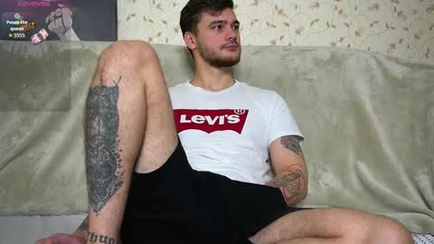 Snapshot of johnstoneisland chatting on December 1, 9:58 am John online show from December 1, 9:58 am