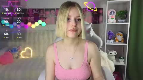 Snapshot of joice_queen chatting on February 15, 4:25 am Paula online show from February 15, 4:25 am