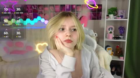 Snapshot of joice_queen chatting on March 1, 12:28 am Paula online show from March 1, 12:28 am