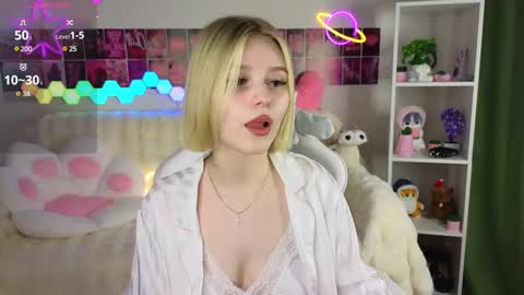 Snapshot of joice_queen chatting on March 4, 3:55 am Paula online show from March 4, 3:55 am