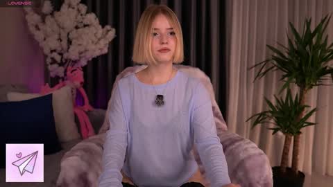 Snapshot of joice_queen chatting on October 20, 12:33 am Paula online show from October 20, 12:33 am