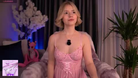 Snapshot of joice_queen chatting on November 15, 3:59 am Paula online show from November 15, 3:59 am