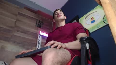 Snapshot of jonathancast08 chatting on October 19, 12:44 am jonathancast08 online show from October 19, 12:44 am