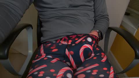 WhteGuy online show from December 12, 3:43 am