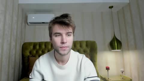 Snapshot of jonnahhell chatting on November 14, 12:15 pm Jonah online show from November 14, 12:15 pm