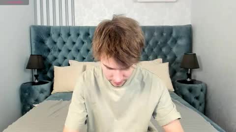 Snapshot of jonnahhell chatting on November 25, 7:41 am Jonah online show from November 25, 7:41 am