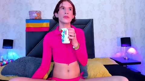 Snapshot of jonny_gilbert chatting on September 17, 3:41 am jonny_gilbert online show from September 17, 3:41 am