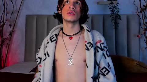 Snapshot of jonny_gilbert chatting on November 18, 12:42 pm jonny_gilbert online show from November 18, 12:42 pm