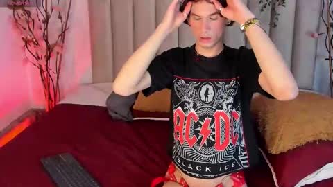 Snapshot of jonny_gilbert chatting on November 25, 1:22 pm jonny_gilbert online show from November 25, 1:22 pm