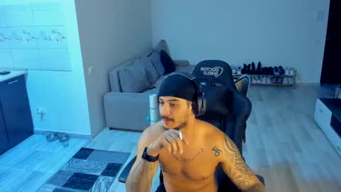 jonnyporn1 online show from November 1, 7:38 pm