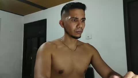 joselopez2101 online show from December 1, 2:49 am