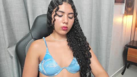Snapshot of joselyn_sexy_ chatting on December 21, 1:15 am Katalina online show from December 21, 1:15 am
