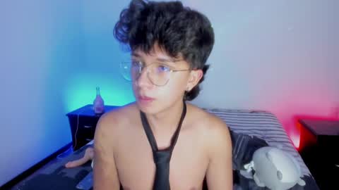 Snapshot of juandaaa__ chatting on February 17, 12:43 am juandaaa__ online show from February 17, 12:43 am