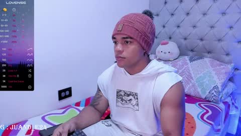 Snapshot of juande_24 chatting on December 16, 2:15 am independent model online show from December 16, 2:15 am