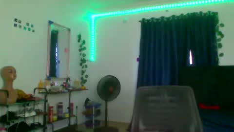 Snapshot of juicy_pussy1122 chatting on September 28, 4:23 pm Emily online show from September 28, 4:23 pm