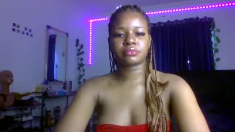 Snapshot of juicy_pussy1122 chatting on October 2, 8:10 am Emily online show from October 2, 8:10 am