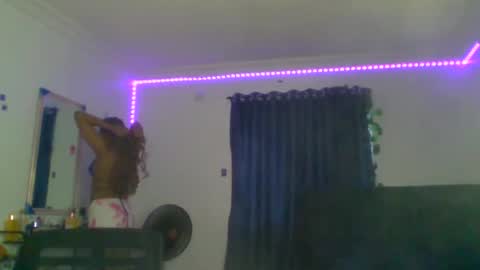 Snapshot of juicy_pussy1122 chatting on October 14, 8:15 am Emily online show from October 14, 8:15 am