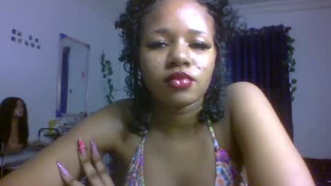 Snapshot of juicy_pussy1122 chatting on November 30, 11:47 am Emily online show from November 30, 11:47 am