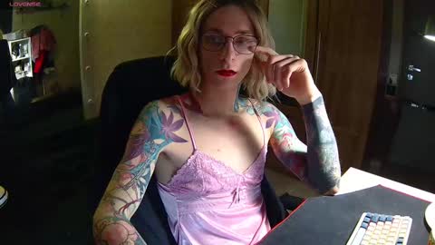 Snapshot of juleea_doll chatting on March 4, 4:52 pm Julia online show from March 4, 4:52 pm