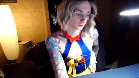 Snapshot of juleea_doll chatting on November 28, 7:49 pm Julia online show from November 28, 7:49 pm