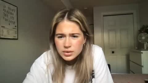 julessummers online show from December 16, 7:41 pm