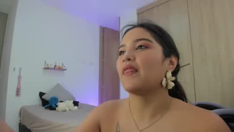 Snapshot of juli_santos_22 chatting on December 21, 7:27 pm juli_santos_22 online show from December 21, 7:27 pm