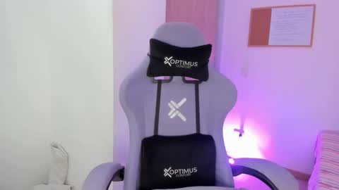 Snapshot of juli_santos_22 chatting on February 5, 5:31 pm juli_santos_22 online show from February 5, 5:31 pm