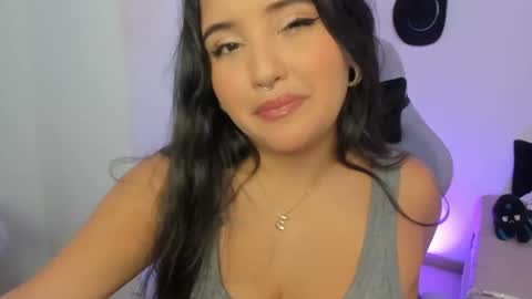 Snapshot of juli_santos_22 chatting on March 7, 10:32 pm juli_santos_22 online show from March 7, 10:32 pm