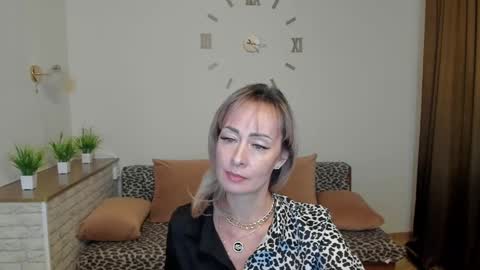 julia__cherry_ online show from December 6, 5:44 pm