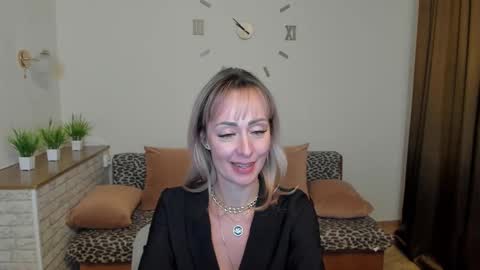 julia__cherry_ online show from December 7, 12:08 am