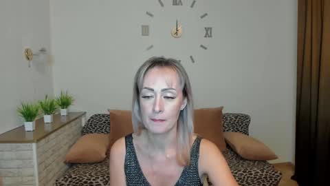 julia__cherry_ online show from December 7, 9:00 pm