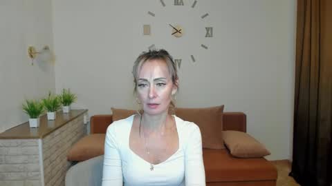 julia__cherry_ online show from December 8, 2:09 pm