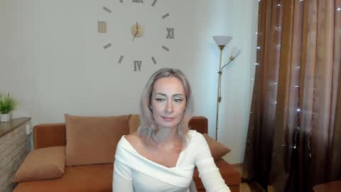 julia__cherry_ online show from December 28, 10:25 am