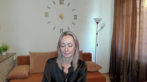 julia__cherry_ online show from January 5, 8:32 am