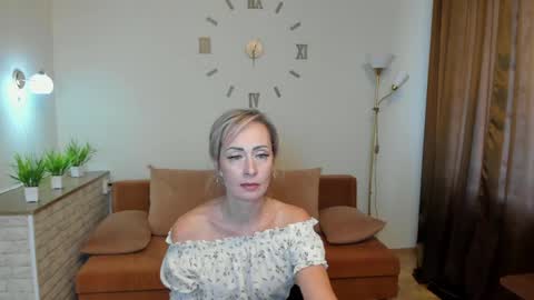 julia__cherry_ online show from January 17, 9:28 am