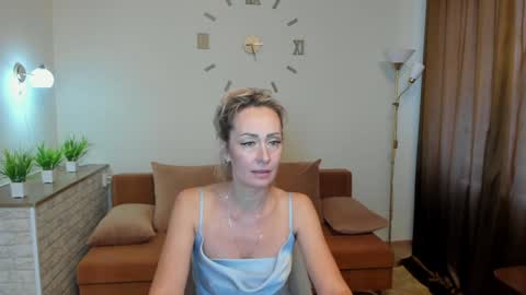 julia__cherry_ online show from January 26, 7:32 am
