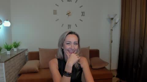julia__cherry_ online show from February 8, 1:44 pm