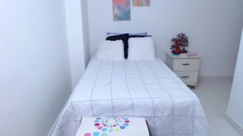 julia online show from February 9, 8:11 am